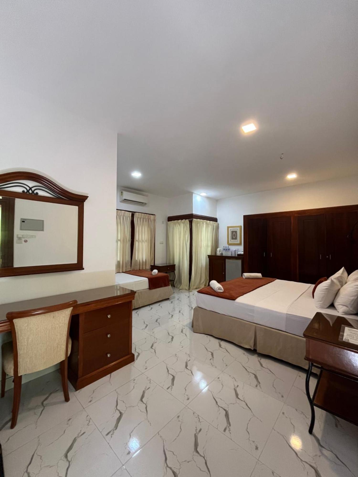 Hotel 4 U Saliya Garden Anuradhapura Dış mekan fotoğraf