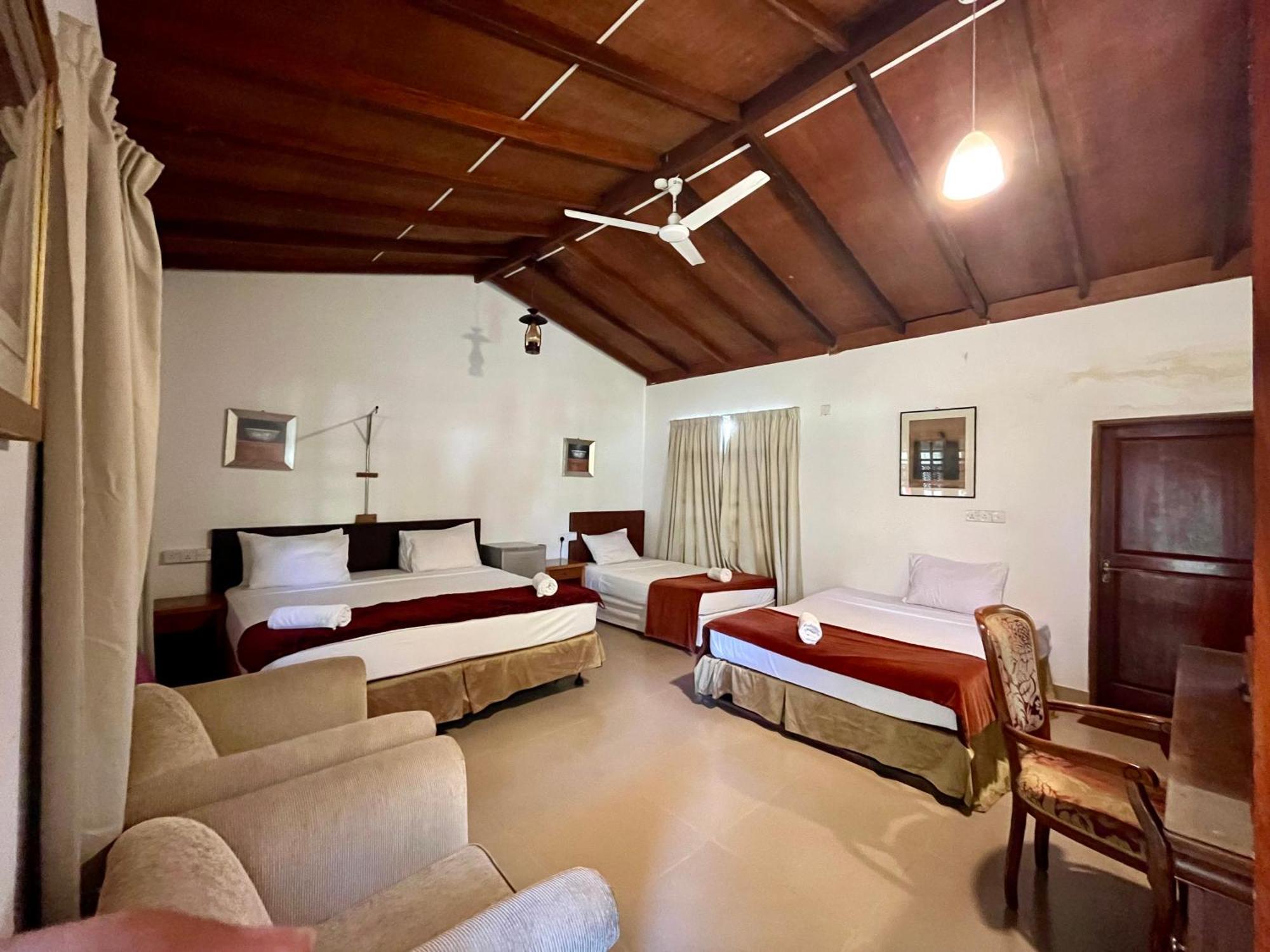 Hotel 4 U Saliya Garden Anuradhapura Dış mekan fotoğraf
