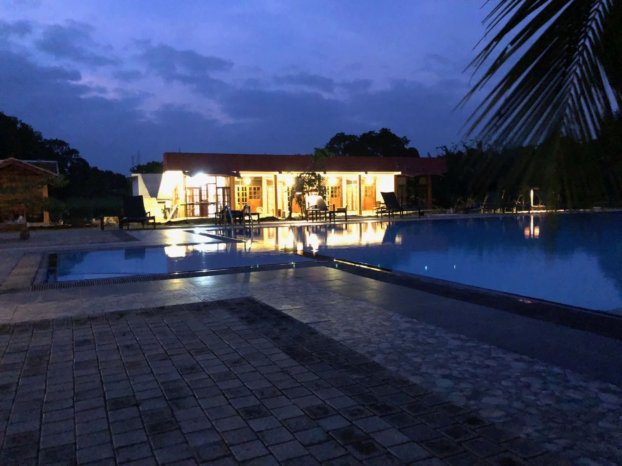 Hotel 4 U Saliya Garden Anuradhapura Dış mekan fotoğraf